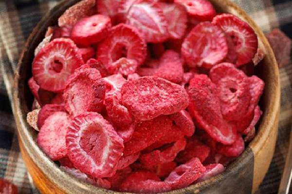 قیمت خرید میوه خشک توت فرنگی عمده به صرفه و ارزان